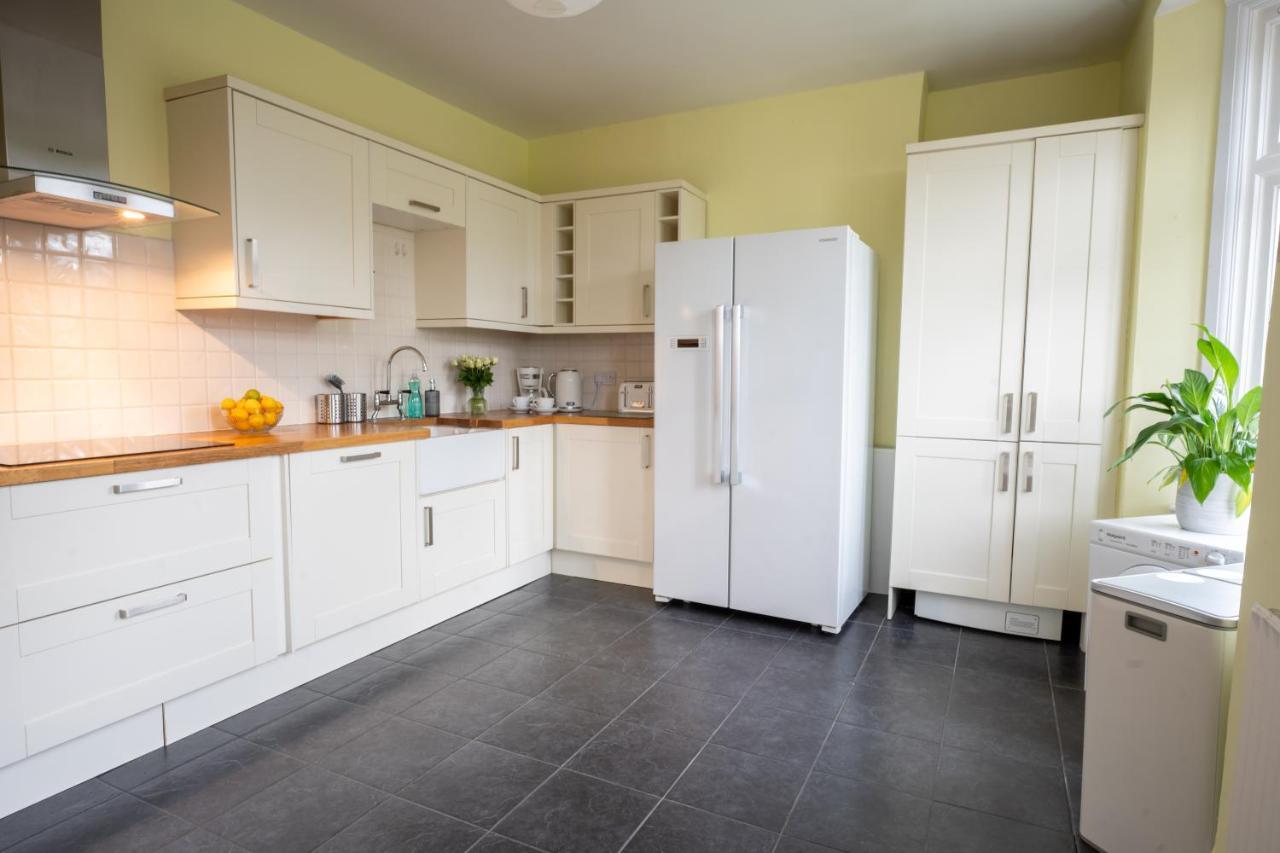 Entire Home In Streatham With Lovely Views & Ultra Fast Wi-Fi Norbury  ภายนอก รูปภาพ