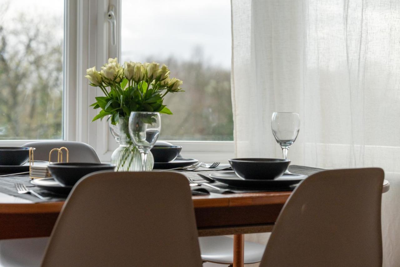 Entire Home In Streatham With Lovely Views & Ultra Fast Wi-Fi Norbury  ภายนอก รูปภาพ